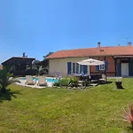 Hébergement de vacances Grande Maison Avec Piscine Privée *