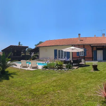 펜션 Grande Maison Avec Piscine Privee *